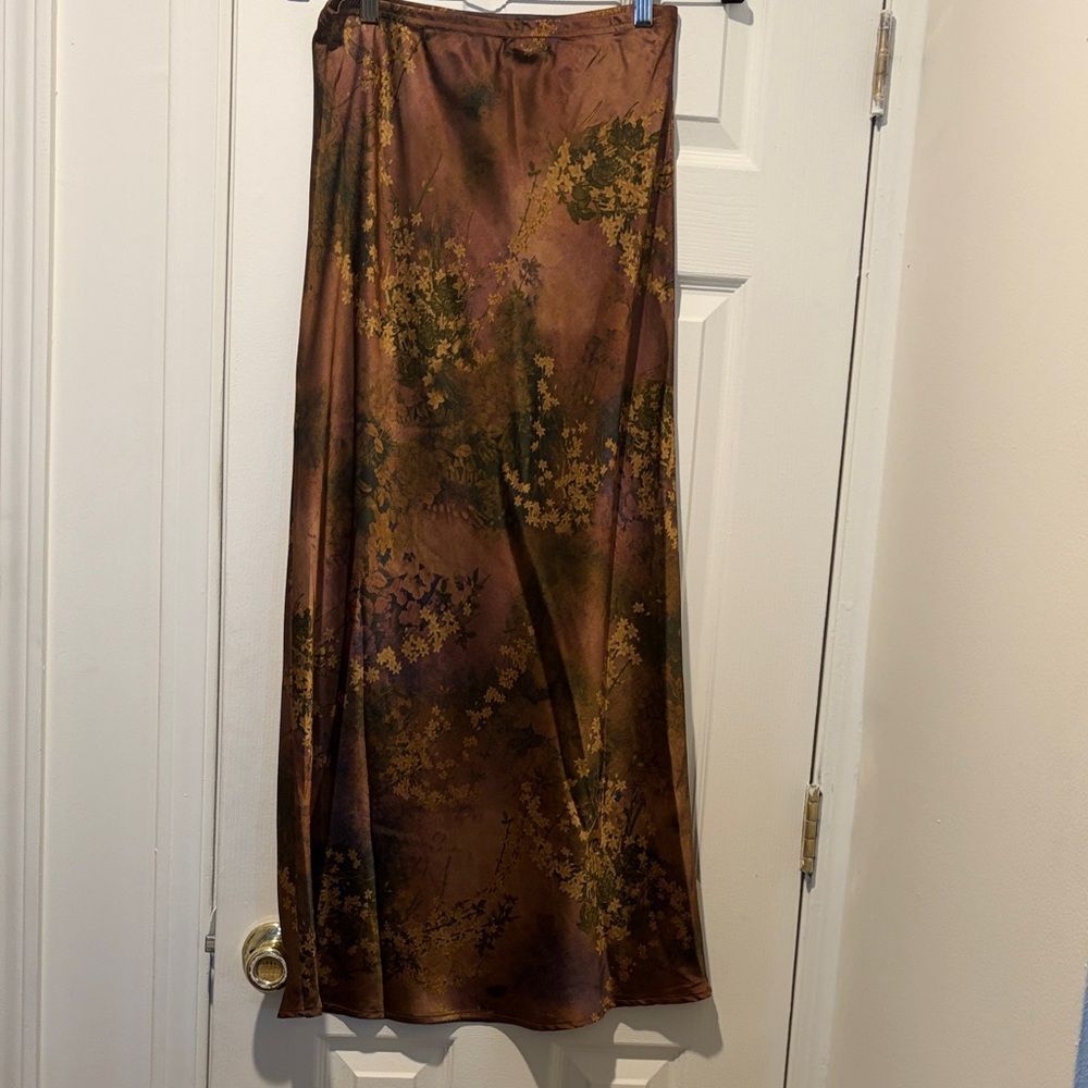 Chic Floral Slip Skirt in Brown
